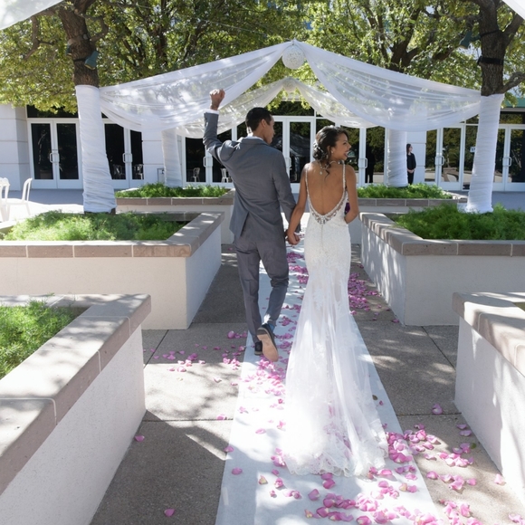 Low back Wedding gown - Picture 5 of 11